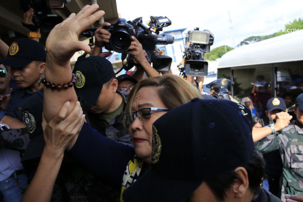 DRUG CHARGES. Senator Leila de Lima briefly goes out of her jail cell to attend a hearing at the Muntinlupa City Regional Trial Court on October 13, 2017. File photo from the Office of Senator Leila de Lima